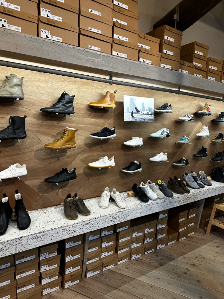Vivobarefoot Kyoto store