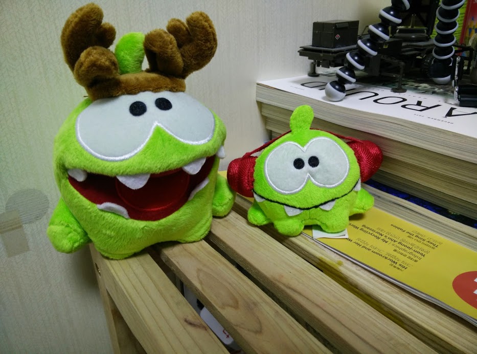 오른쪽 녀석은 만지면 소리도 난다. 구입한지 1년 정도
되었는데 벌써 고장나서
그렇지...